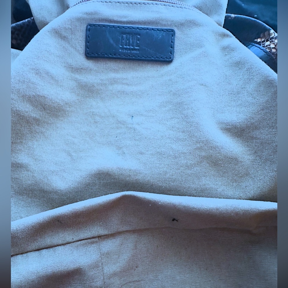 END OF YEAR SALE‼️
Frye Bag - Picture 9 of 12